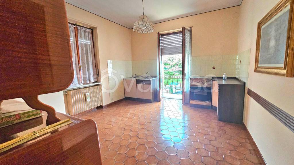 casa indipendente in vendita a Biella in zona Chiavazza