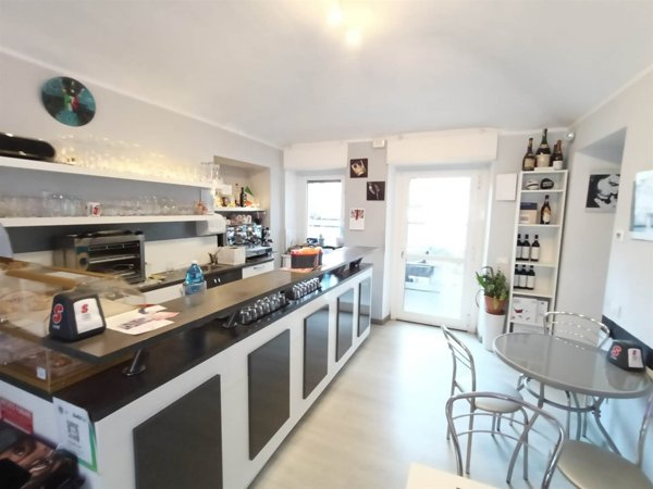 negozio in vendita a Biella in zona Centro Città