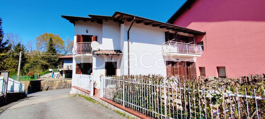 casa indipendente in vendita a Biella in zona Bonino