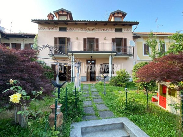 casa indipendente in vendita a Biella in zona Chiavazza