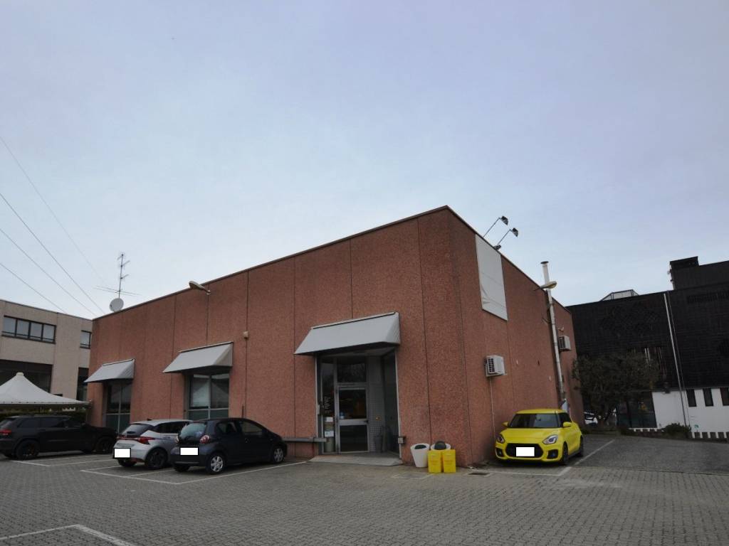 negozio in vendita a Biella in zona Chiavazza