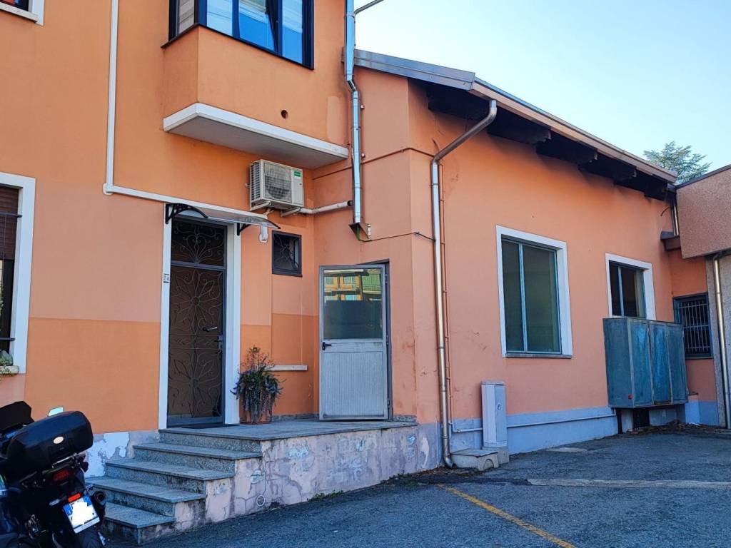 ufficio in vendita a Biella in zona Chiavazza