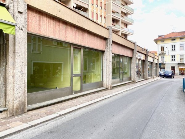 negozio in vendita a Biella in zona Centro Città