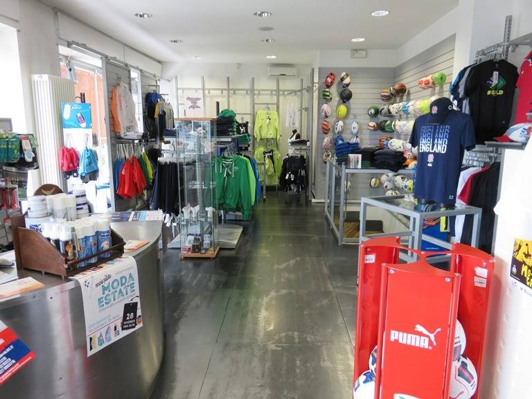 negozio in vendita a Biella in zona Centro Città