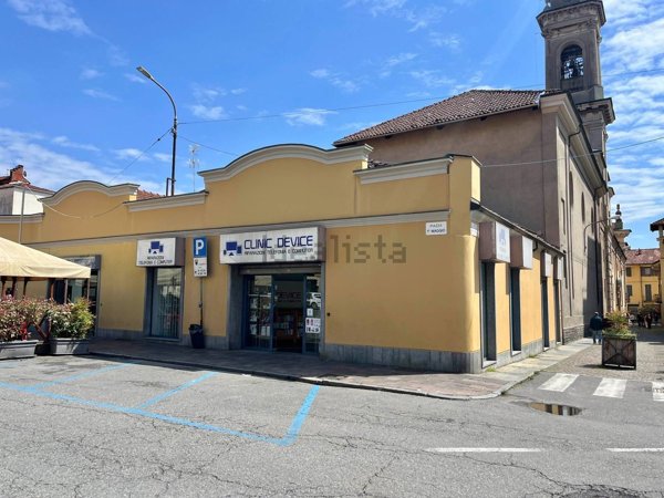 negozio in vendita a Biella in zona Centro Città