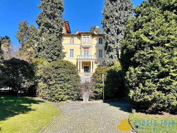 casa indipendente in vendita a Biella in zona Piazzo