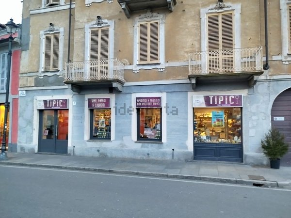 locale commerciale in vendita a Biella