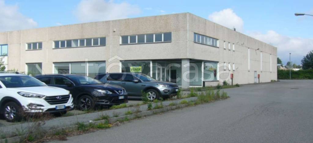 locale commerciale in vendita a Biella in zona Chiavazza