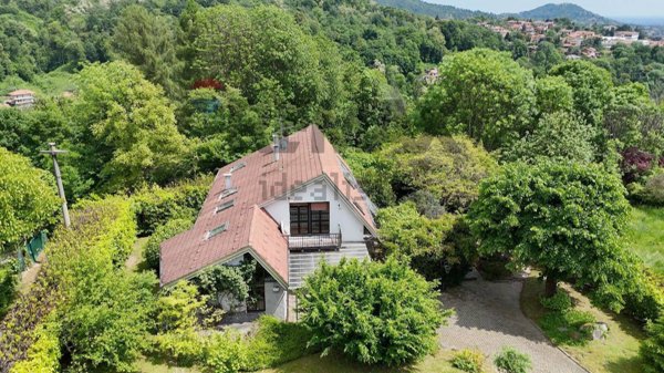 casa indipendente in vendita a Biella in zona Oropa