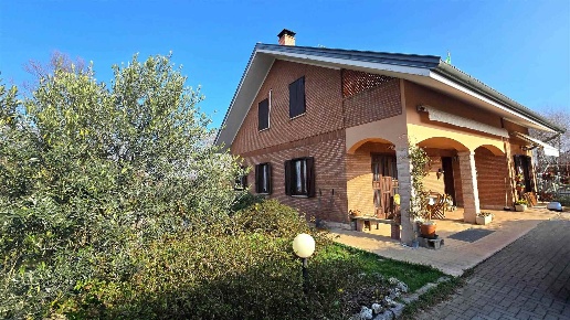 casa indipendente in vendita a Biella in zona Vandorno