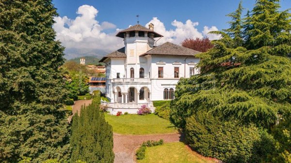 casa indipendente in vendita a Biella in zona Piazzo