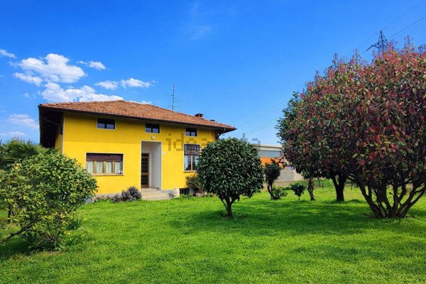 casa indipendente in vendita a Biella in zona Chiavazza