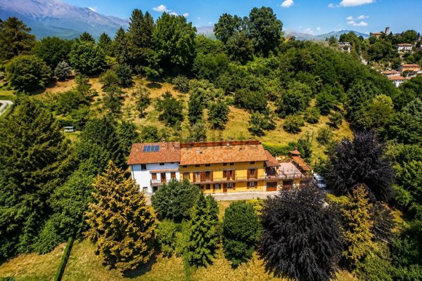 casa indipendente in vendita a Biella in zona Centro Città