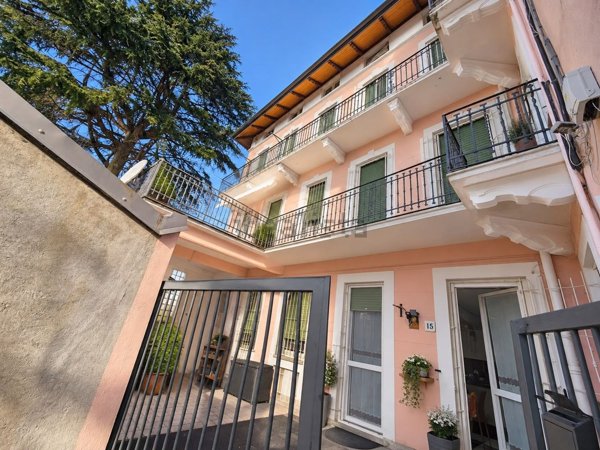 casa indipendente in vendita a Biella in zona Chiavazza