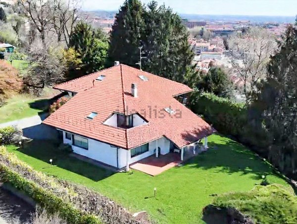 casa indipendente in vendita a Biella in zona Piazzo