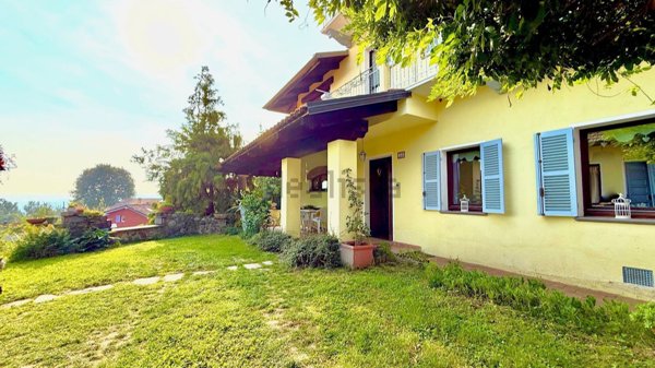 casa indipendente in vendita a Biella in zona Bonino