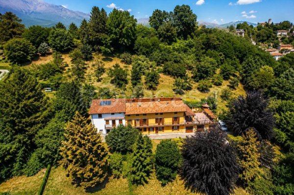 casa indipendente in vendita a Biella in zona Centro Città
