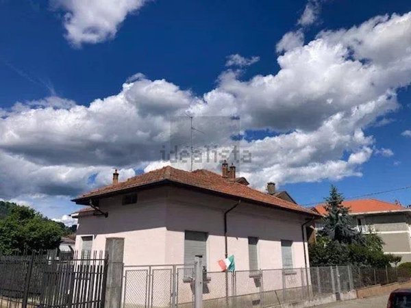 casa indipendente in vendita a Biella in zona Centro Città