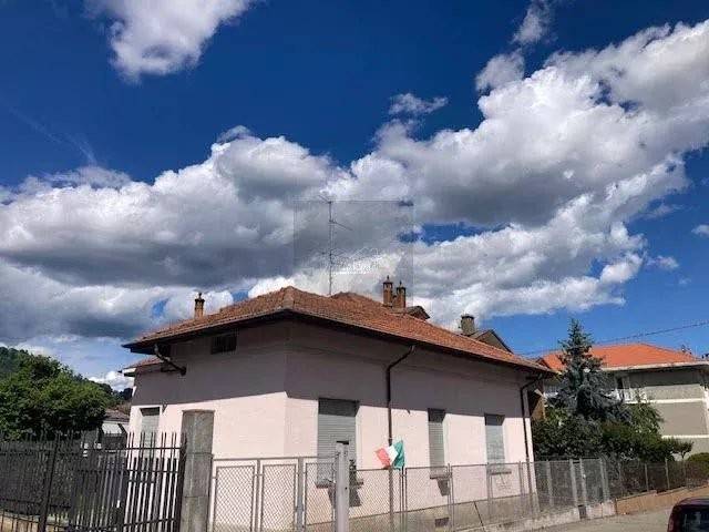 casa indipendente in vendita a Biella in zona Chiavazza