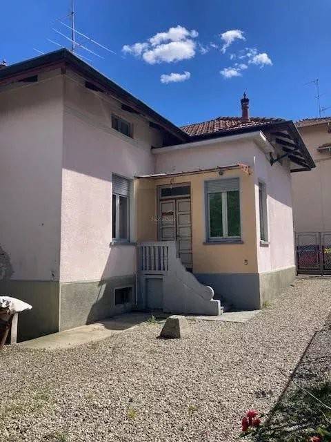 casa indipendente in vendita a Biella in zona Chiavazza