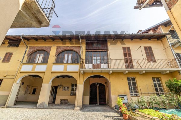 casa indipendente in vendita a Biella in zona Chiavazza