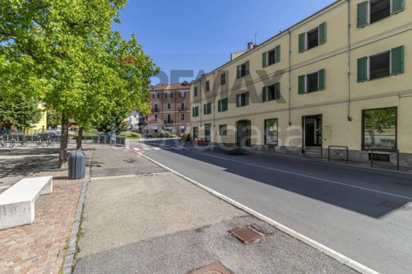negozio in vendita a Biella in zona Centro Città