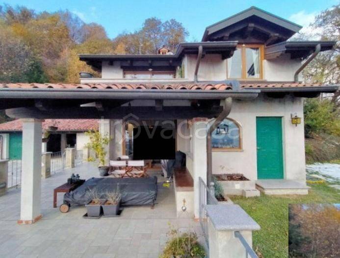 casa indipendente in vendita a Biella in zona Cossila