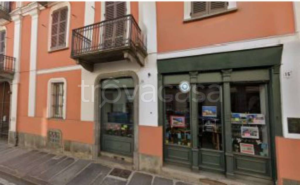 negozio in vendita a Biella in zona Centro Città