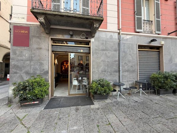 negozio in vendita a Biella in zona Centro Città