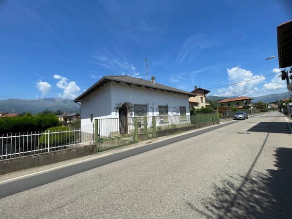 casa indipendente in vendita a Biella in zona Vandorno