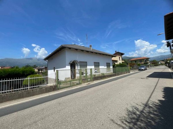 casa indipendente in vendita a Biella in zona Vandorno