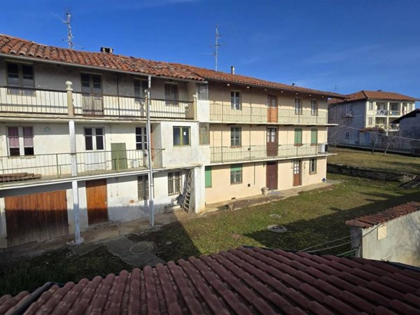 casa indipendente in vendita a Biella in zona Vandorno