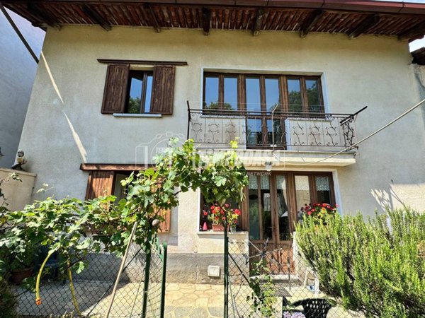 casa indipendente in vendita a Biella in zona Vandorno