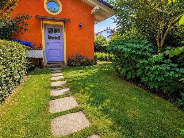 casa indipendente in vendita a Biella in zona Vandorno