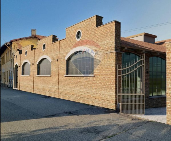 casa indipendente in vendita a Biella in zona Chiavazza