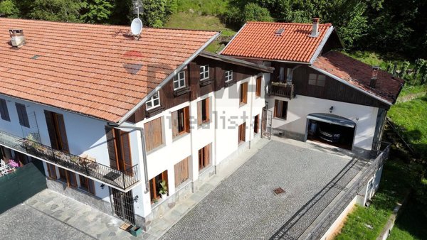 casa indipendente in vendita a Biella in zona Vandorno
