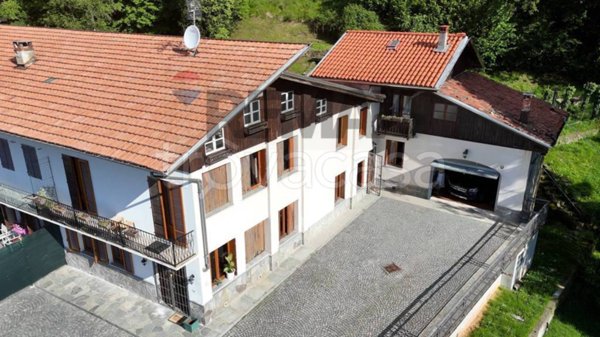 casa indipendente in vendita a Biella in zona Bonino