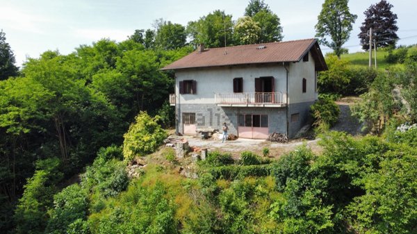 casa indipendente in vendita a Biella in zona Vandorno