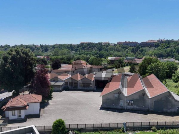 locale commerciale in vendita a Biella in zona Chiavazza