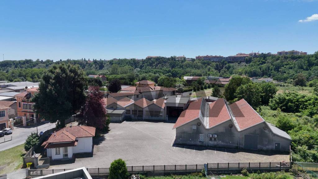 locale commerciale in vendita a Biella in zona Chiavazza