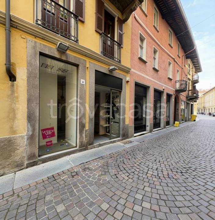 negozio in vendita a Biella in zona Centro Città