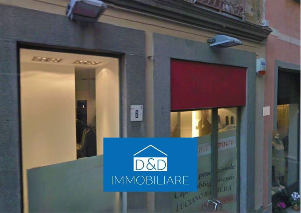 negozio in vendita a Biella in zona Centro Città