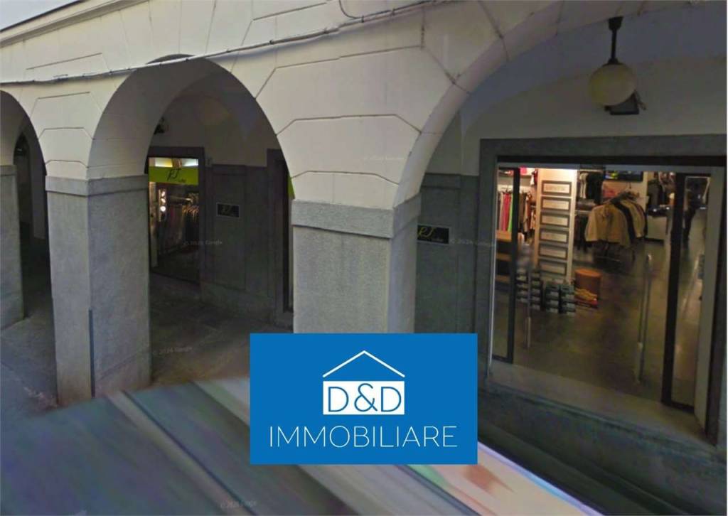 negozio in vendita a Biella in zona Centro Città