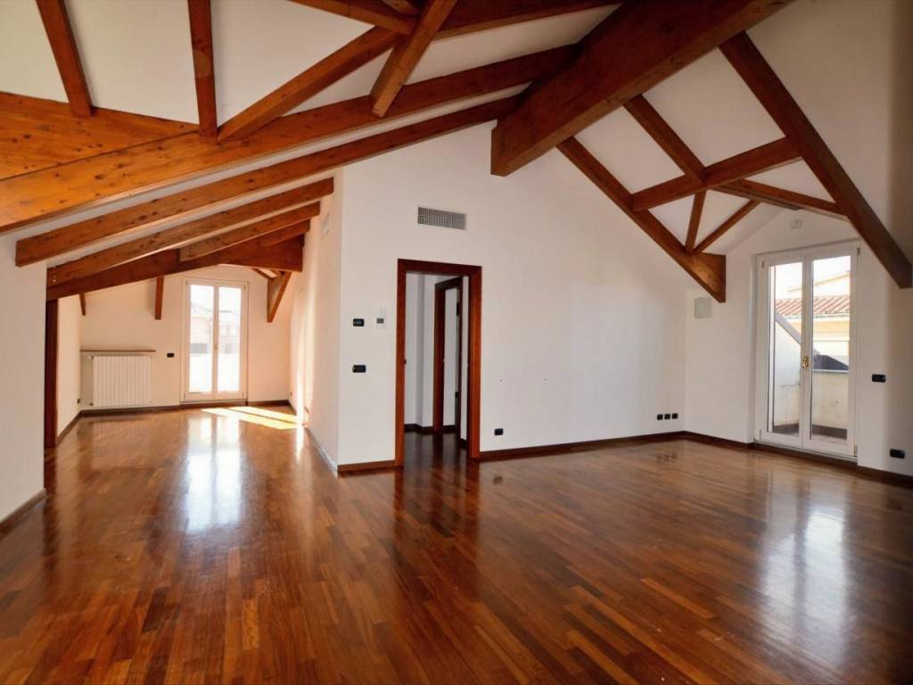 appartamento in vendita a Biella in zona Centro Città