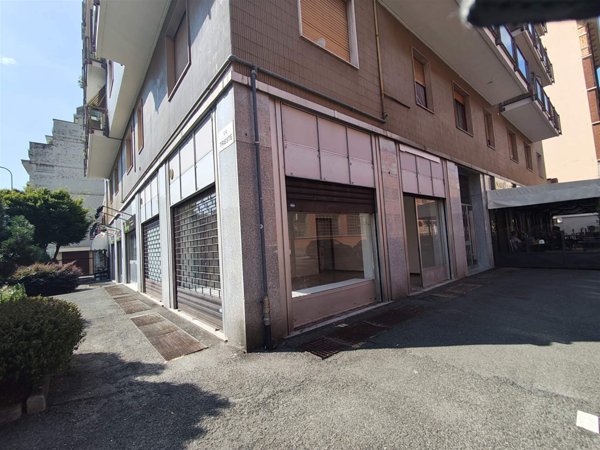 negozio in vendita a Biella in zona Centro Città