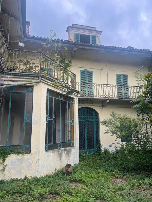 casa indipendente in vendita a Biella in zona Cossila