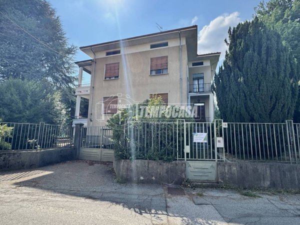 casa indipendente in vendita a Biella in zona Chiavazza