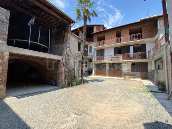 casa indipendente in vendita a Biella in zona Chiavazza