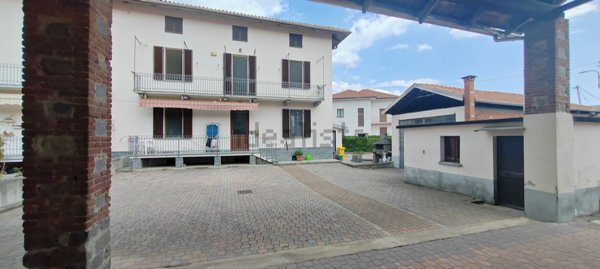 casa indipendente in vendita a Biella in zona Centro Città