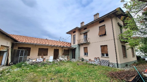 casa indipendente in vendita a Biella in zona Chiavazza
